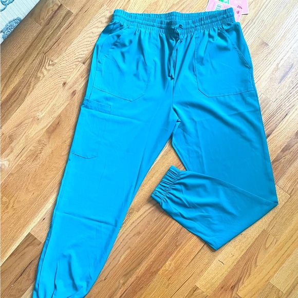 SCRUB SET - Picture 3 of 8